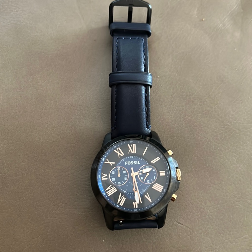 Men’s Fossil Watch Navy Leather Band. Black With Gold Trim Watch Face